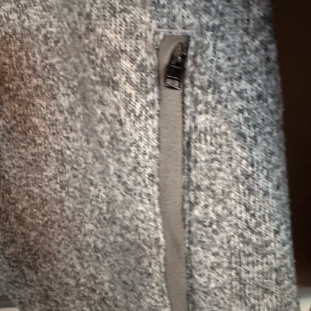 Patagonia Light Gray Fleece Jacket with White Tag - Picture 4 of 5